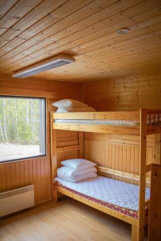 Мотели Motelli Rovaniemi Рованиеми Двухместный номер с 2 отдельными кроватями и общей ванной комнатой-1
