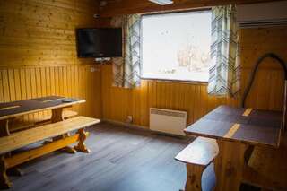 Мотели Motelli Rovaniemi Рованиеми Трехместный номер с общей ванной комнатой-1