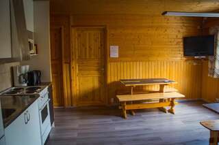 Мотели Motelli Rovaniemi Рованиеми Трехместный номер с общей ванной комнатой-2